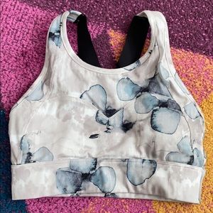 Varley Bassett sports bra!